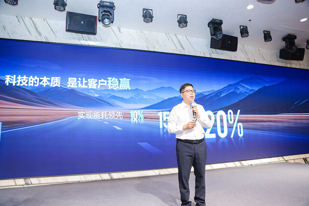 跑赢每一度丨批量签售！宇通重卡2025款新品闪耀长治