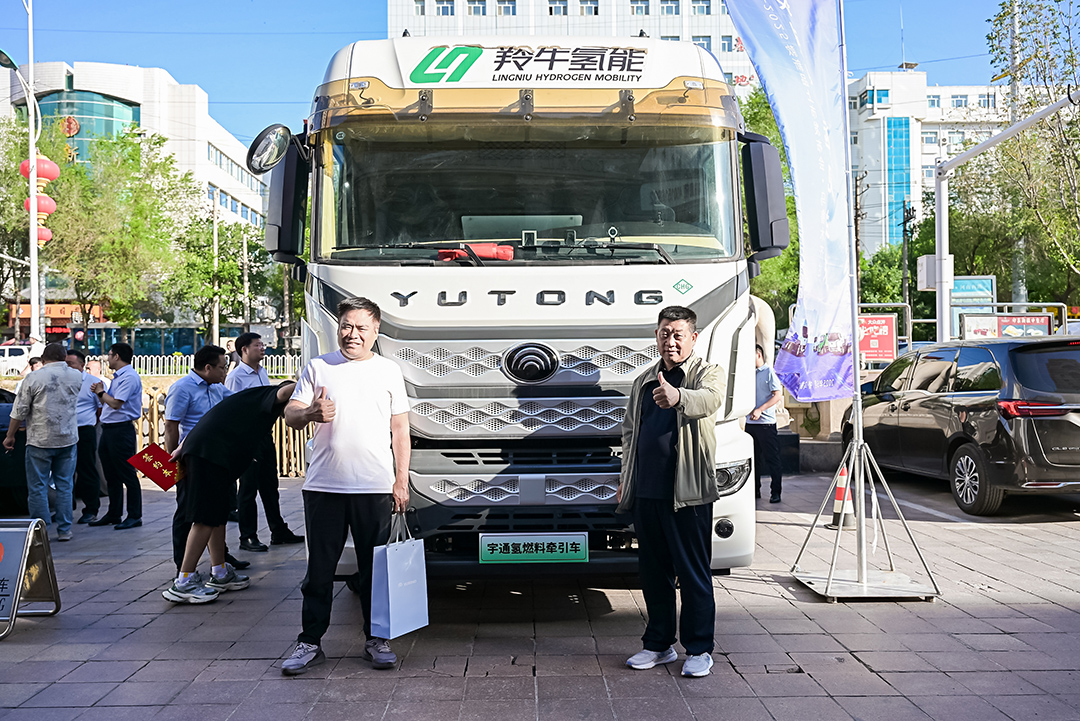 跑赢每一度丨从乌市到新乡，宇通重卡唱响新品上市“双城记”
